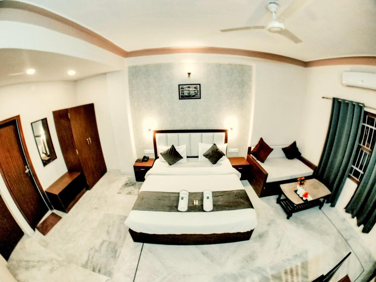Tripli Udaipur Hotel Ngoại thất bức ảnh