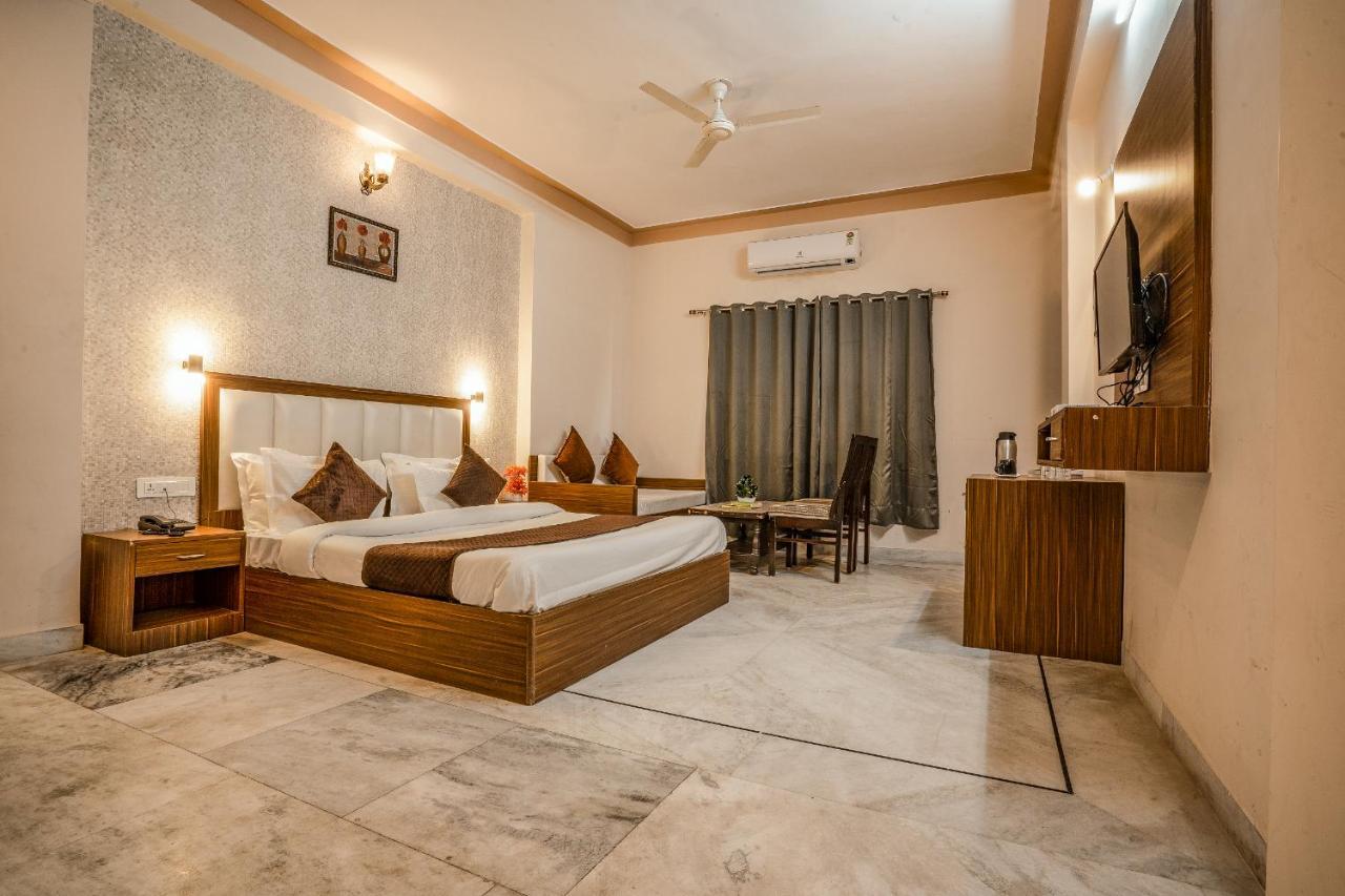 Tripli Udaipur Hotel Ngoại thất bức ảnh
