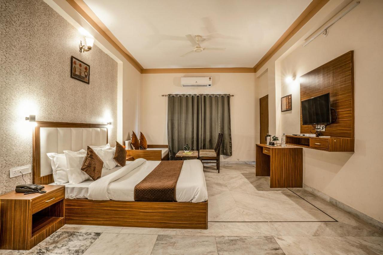 Tripli Udaipur Hotel Ngoại thất bức ảnh
