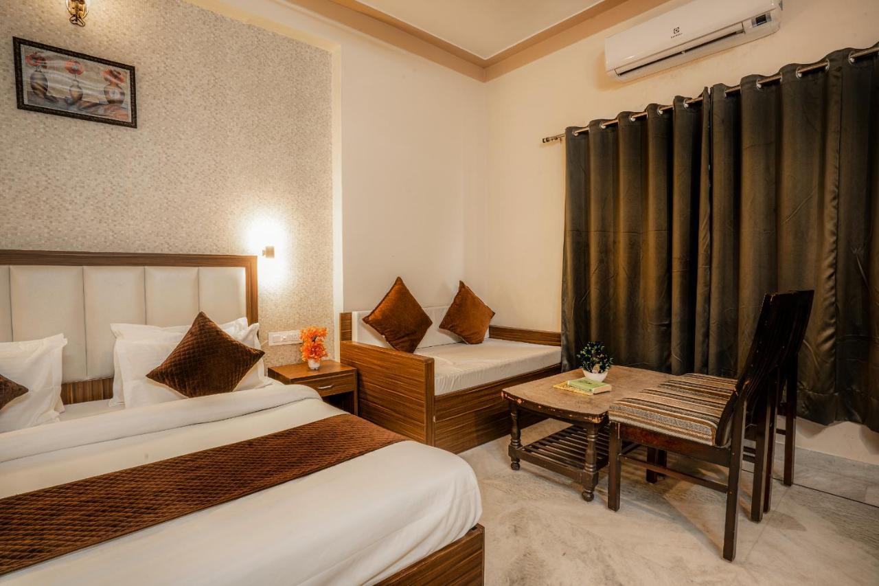 Tripli Udaipur Hotel Ngoại thất bức ảnh